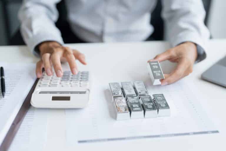 Главное к утру: гадание на «пузыре ИИ», ралли золота и серебра