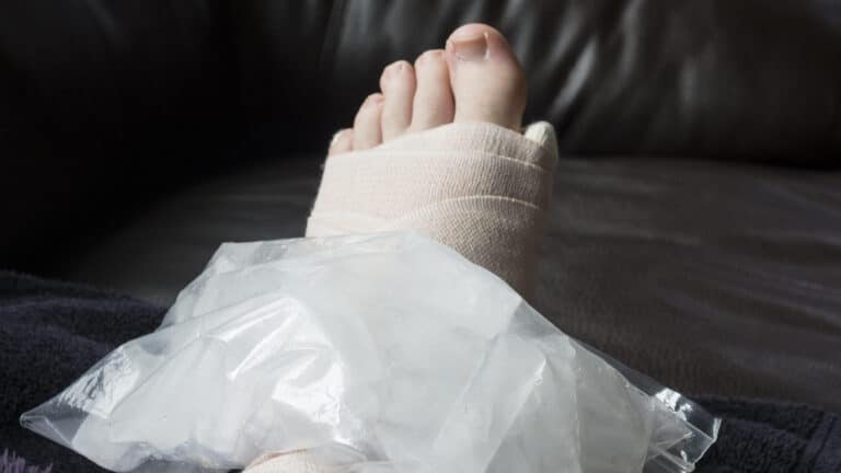 Гололед отправил в травмпункты Астаны сотни горожан за один день