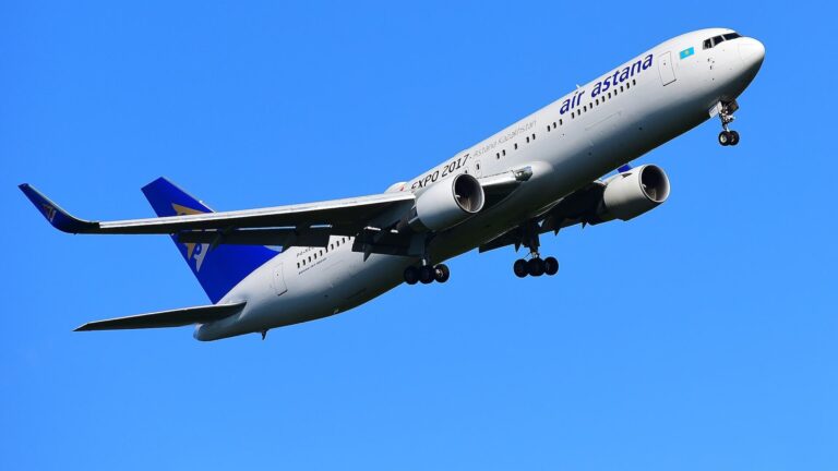 Алматыдан Астанаға ұшқан ұшақтан түтін шығып, апаттық дабыл соғылды