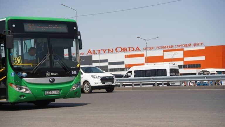 Алматы тұрғындары жаппай қоғамдық көлікке отыруы тиіс - Бас жоспар авторы