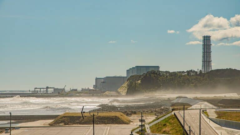 Фукусима АЭС-індегі апатқа 15 жыл өткенде: Жапония атом реакторын қайта іске қосады