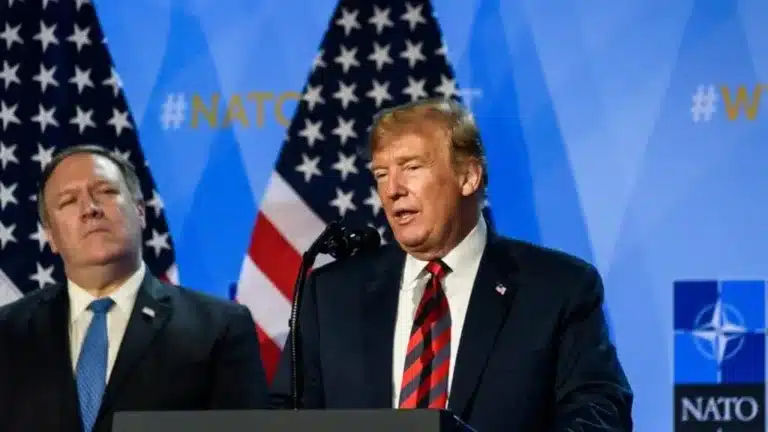 Трамп демалыс күндері Зеленскиймен кездеседі