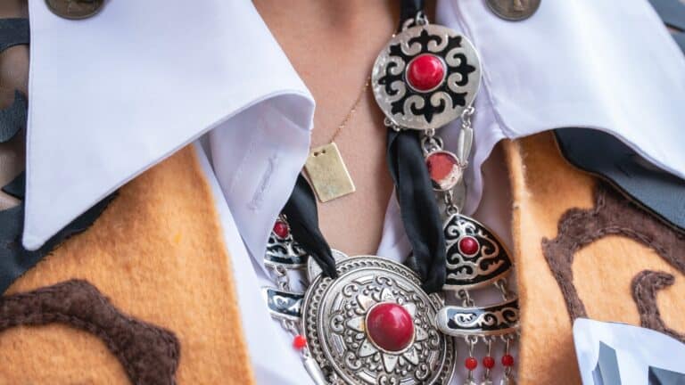 Үздік сәнгерлер EXPO-да өтетін мерекелік жәрмеңкеде киім сатады