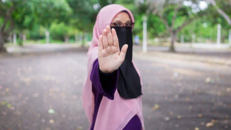 Қоғамдық орында ниқаб кигендерге 43 мың теңге айыппұл салынады