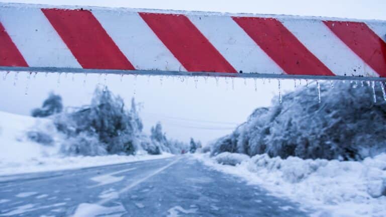 Ауа райы бұзылып, күре жолдарда қозғалыс шектелді