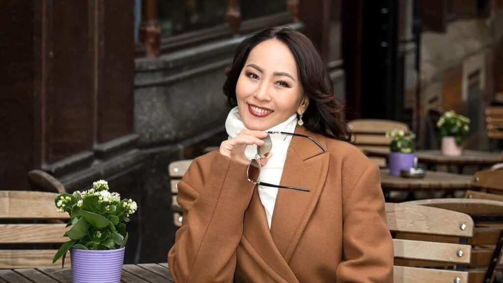 Бейнежазбада Айгүл Иманбаева мен жас таланттар өнер көрсетіп жатқаны көрсетілген / фото: instagram