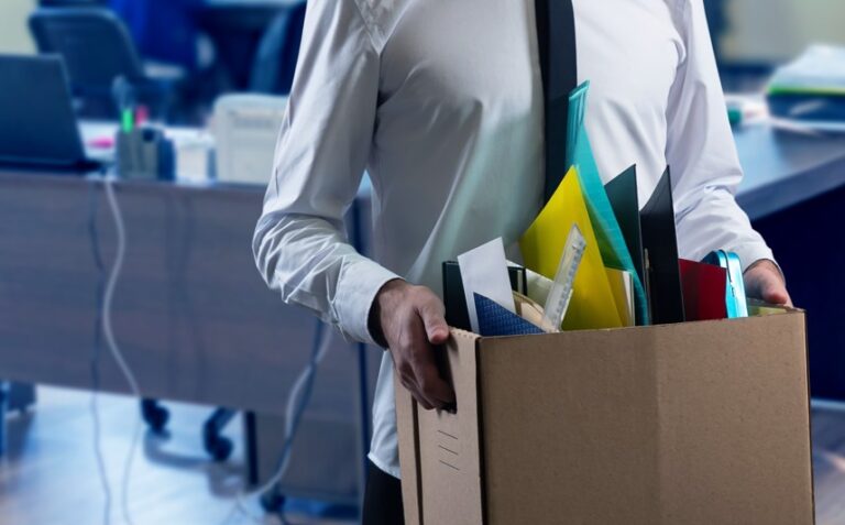 Чиновника из Туркестанской области хотят уволить за драку на улице