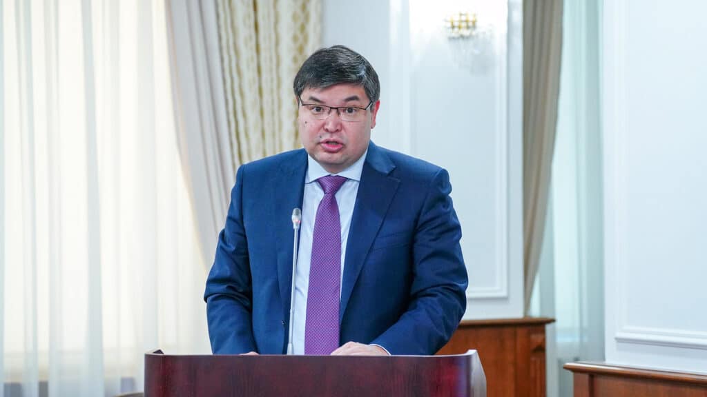 Казахстан собрал больше налогов и сборов, несмотря на снижение цен на нефть/primeminister.kz бильд-редактор: Серикжан Ковланбаев