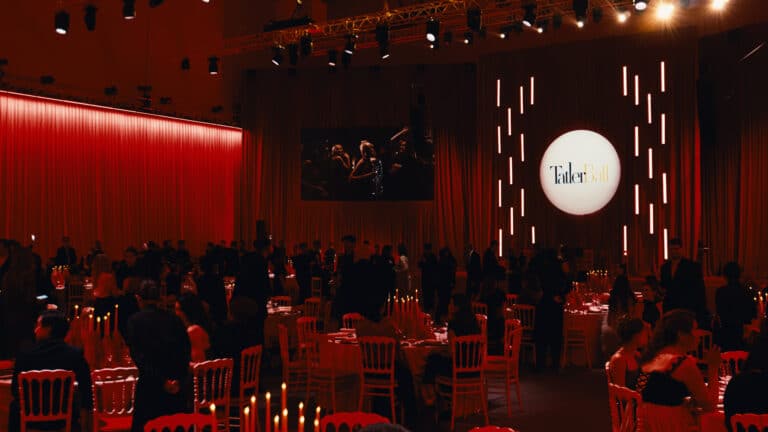 Как прошел первый TatlerBall с настоящими бриллиантами и пирамидами из шампанского