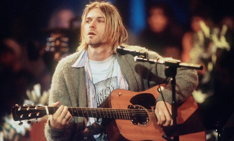 Самую дорогую гитару Курта Кобейна подарили музыкальному колледжу в Лондоне