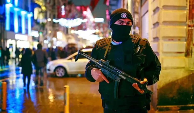 Жаңа жыл қарсаңында теракт жоспарлаған 115 күдікті Стамбұлда ұсталды