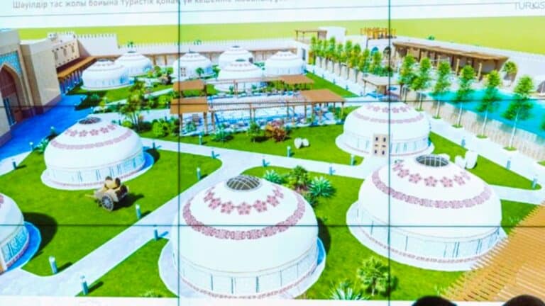 Түркістанда киіз үйлер қонақүйін салып, көшеге жүзім отырғызады