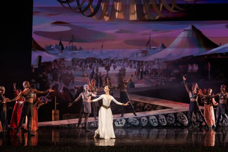 Балет о «Великом шелковом пути» с монахами Шаолиня показали зрителям в Алматы