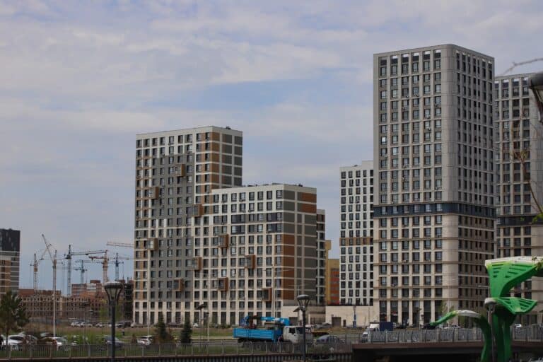 Тұрғын үй нарығындағы дүрбелеңді құрылыс компаниялары қолдан жасауы мүмкін – министр