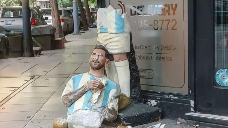В Аргентине «расчленили» памятник Месси на фоне скандала вокруг футбольной федерации
