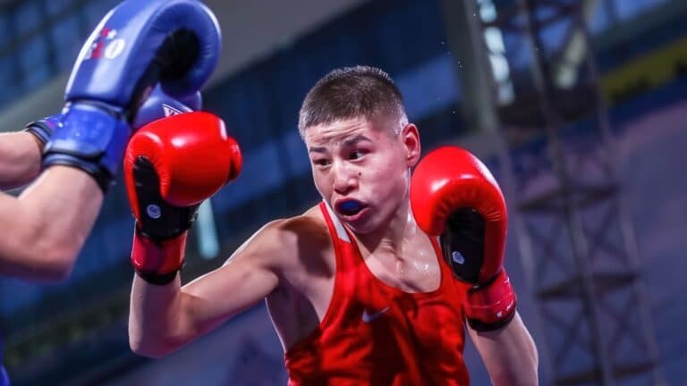 Десять казахстанских боксеров вышли в четвертьфинал чемпионата мира от IBA в Дубае