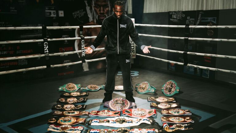 Непобежденный чемпион мира по боксу Теренс Кроуфорд объявил о завершении карьеры