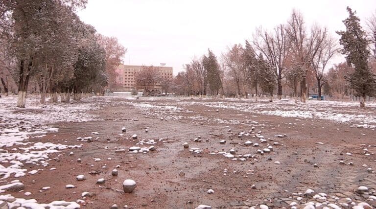 Шымкентте екі саябақтың атракциондары толық сүрілді, орнына не салады