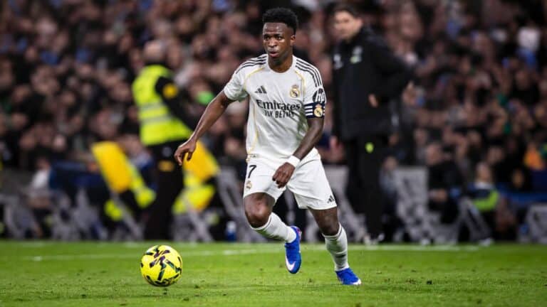 Абсолютное большинство читателей Marca проголосовали за продажу Винисиуса из «Реала»