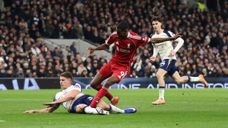 Слот назвал подкат Ван де Вена, приведший к тяжелой травме Исака, «безрассудным»