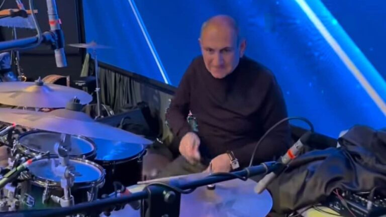 Премьер-министрдің жаңа жылдық биі желіні шулатты (видео)