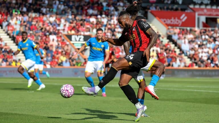 Семеньо накануне ухода из «Борнмута» отдал два голевых паса руками на ворота «Челси»