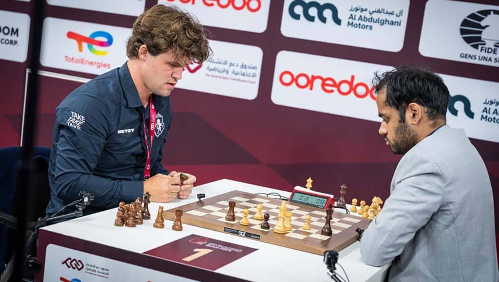 Лидер мировых шахмат Магнус Карлсен из Норвегии белыми не сумел одолеть индуса Арджуна Эригайси