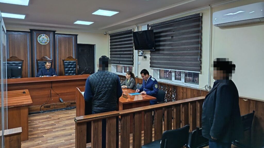 Сот борышкерге әкесіне ай сайынғы табысының 50 пайызын алимент ретінде өндіруді белгілеген / фото: Kun.uz