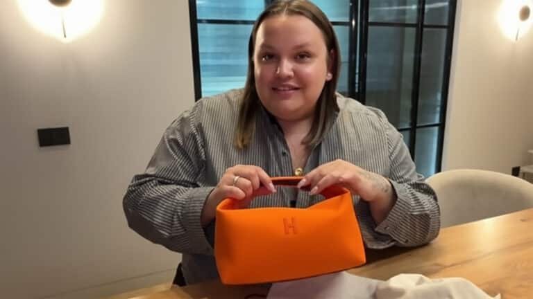 Проживавшего в Алматы бьюти блогера ограбили в Париже