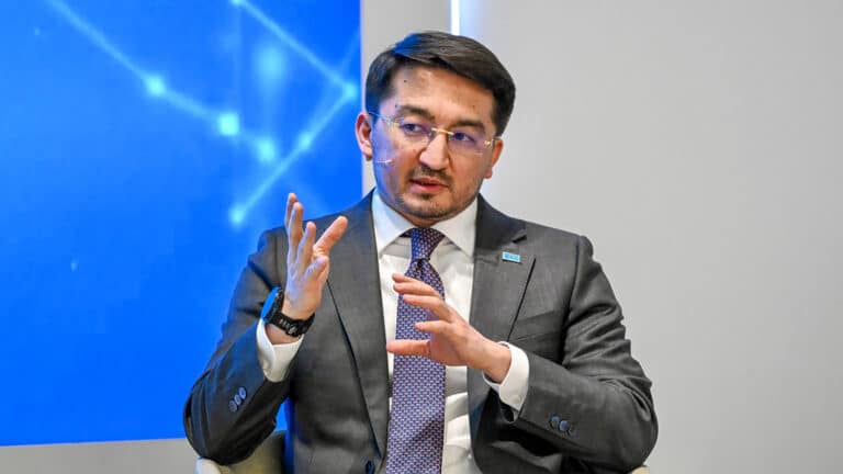 В самолетах Air Astana и поездах КТЖ появится интернет