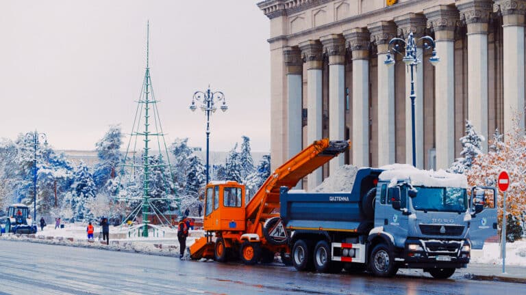 К снегопаду и резкому похолоданию готовятся службы Алматы