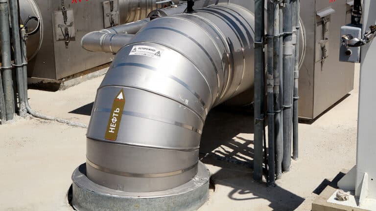 Казахстан перенаправил экспорт нефти из-за атак на КТК