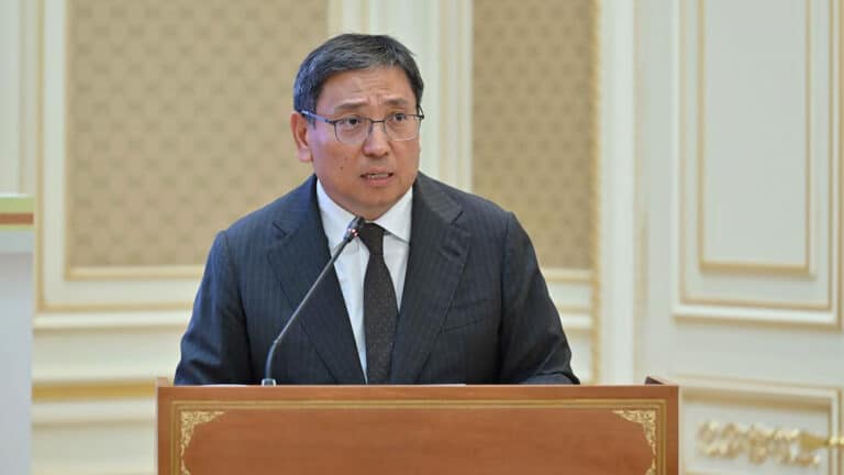 Супруга Ерболата Досаева задекларировала 2,3 млрд тенге, сам чиновник – 14 млн