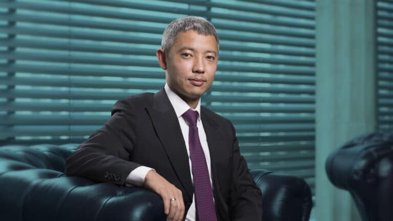 Экс-глава крупного банка рассказал, почему тенге нестабилен