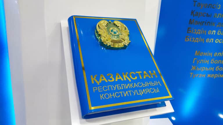 Конституцию Казахстана предлагают переписать заново