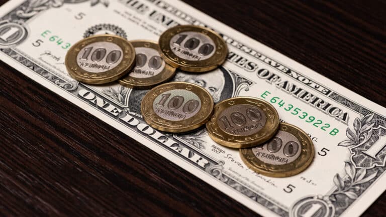 Тенге приближается к 500 за доллар