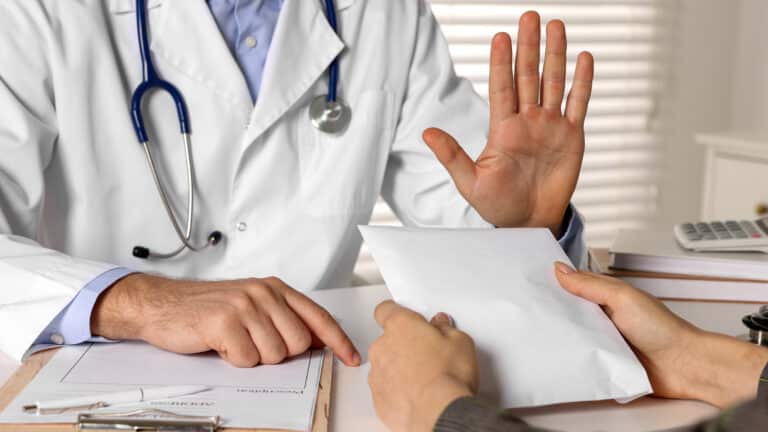 Известный бизнесмен возглавляет медкомпанию, уличенную в преступной схеме на 4,5 млрд