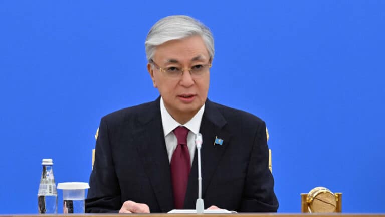 Токаев высказался об уважении к национальному флагу