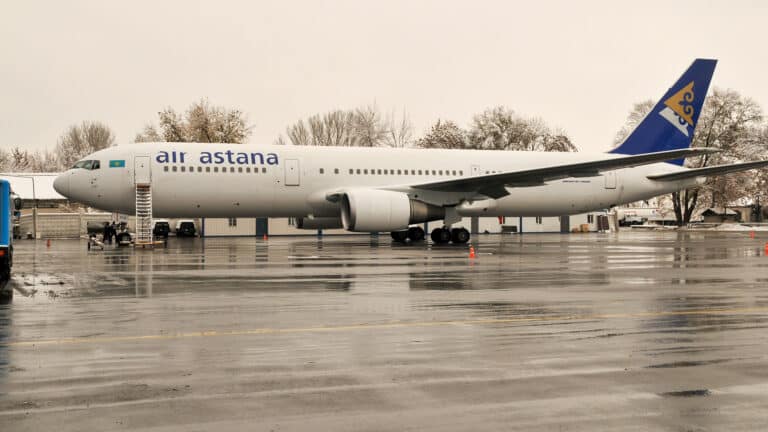 Самолет Air Astana экстренно приземлился в Пекине из-за поломки туалетов