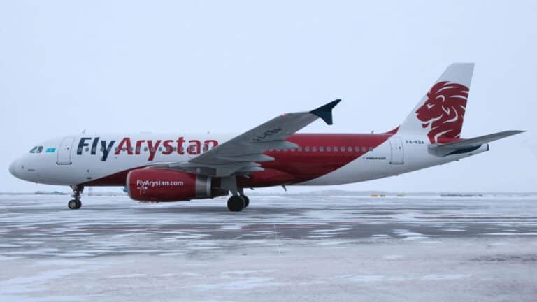 Самолет  FlyArystan выехал за пределы взлетной полосы в Атырау