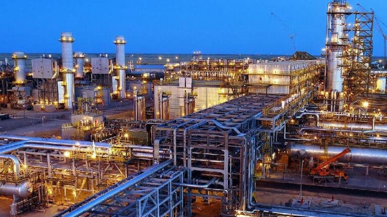 Добычу нефти приостановили на крупнейшем месторождении в Казахстане