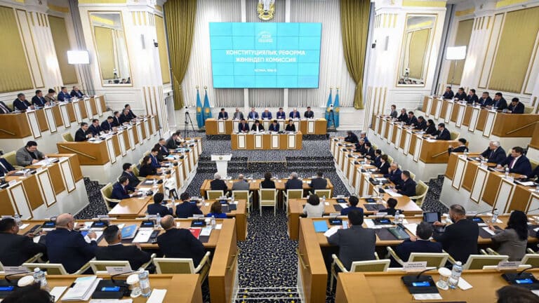 Новые поправки затронут 84% текста Конституции Казахстана