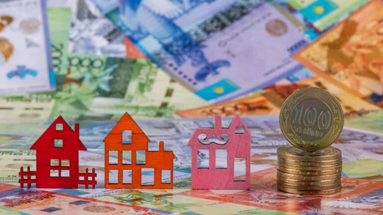 Десятки казахстанцев потеряли миллионы от продажи своего жилья