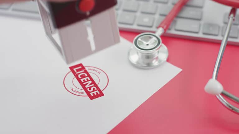 Лицензии на медуслуги в Казахстане могут стать временными
