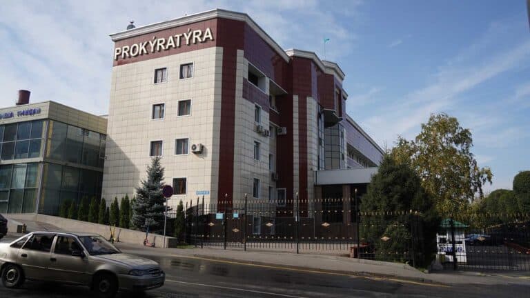 В прокуратуре объяснили, почему дело о насилии над женщиной завершилось примирением