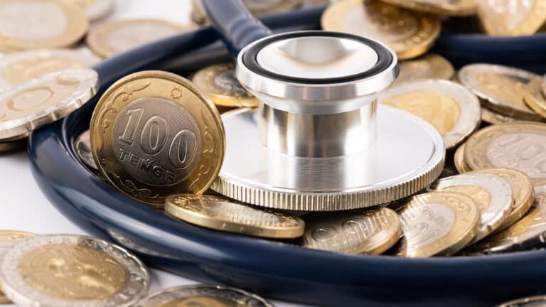 Хищения в ФСМС: депутат требует наказать бывших министров