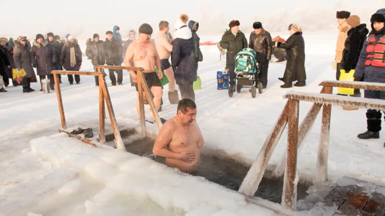 В Астане и Алматы пройдут крещенские купания: где можно окунуться 18 и 19 января