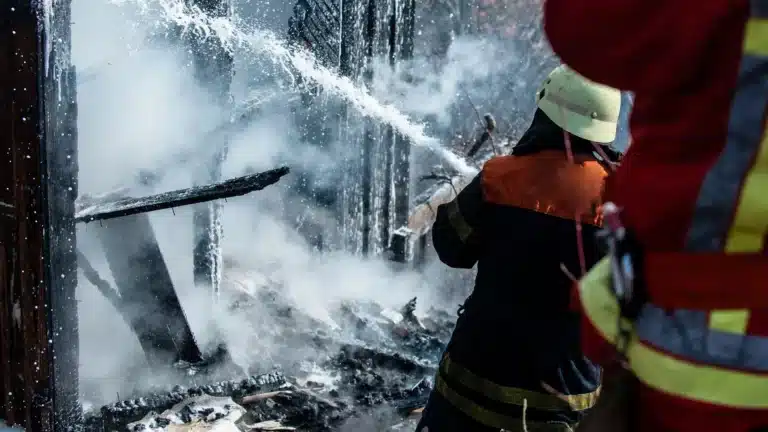 Из-за пожара в многоэтажке эвакуировали 23 человека в Астане