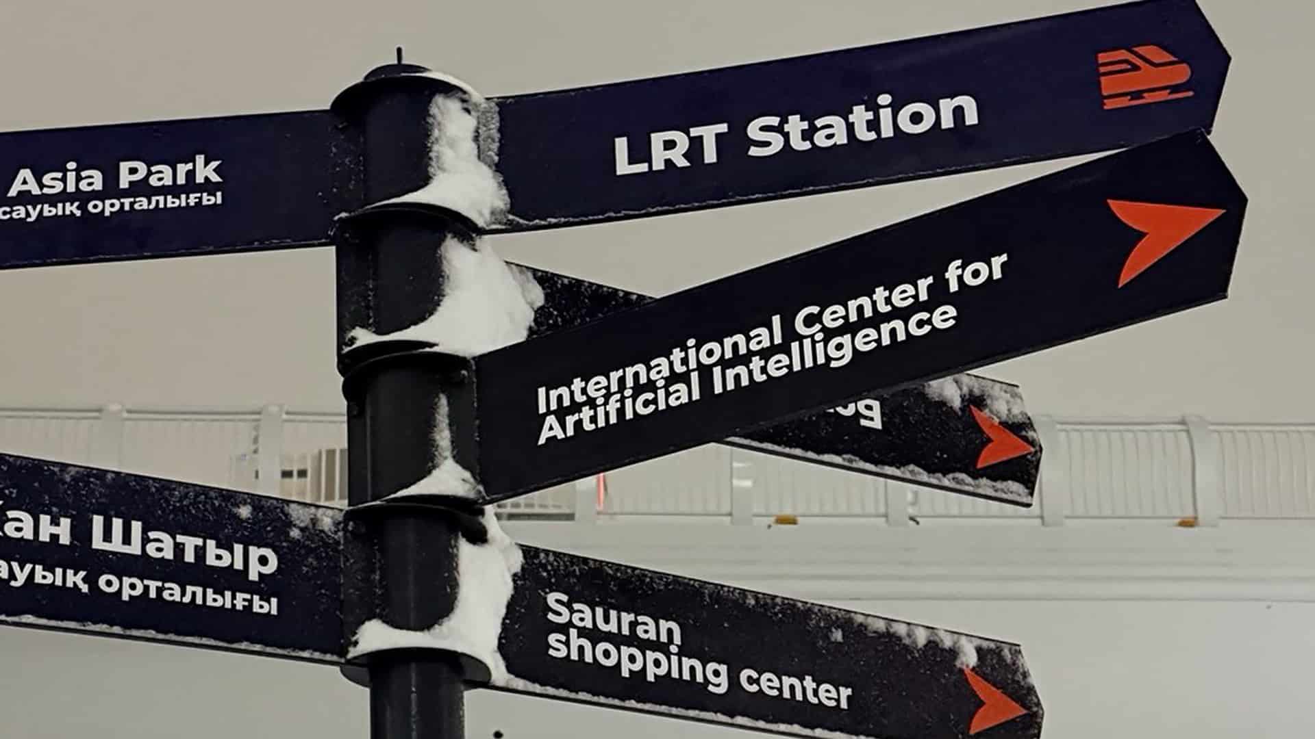В Астане обновили и установили новые указатели на станции LRT
