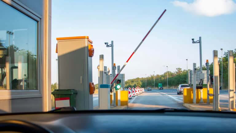 Казахстанцы не заплатили 7 млрд тенге за проезд по платным трассам